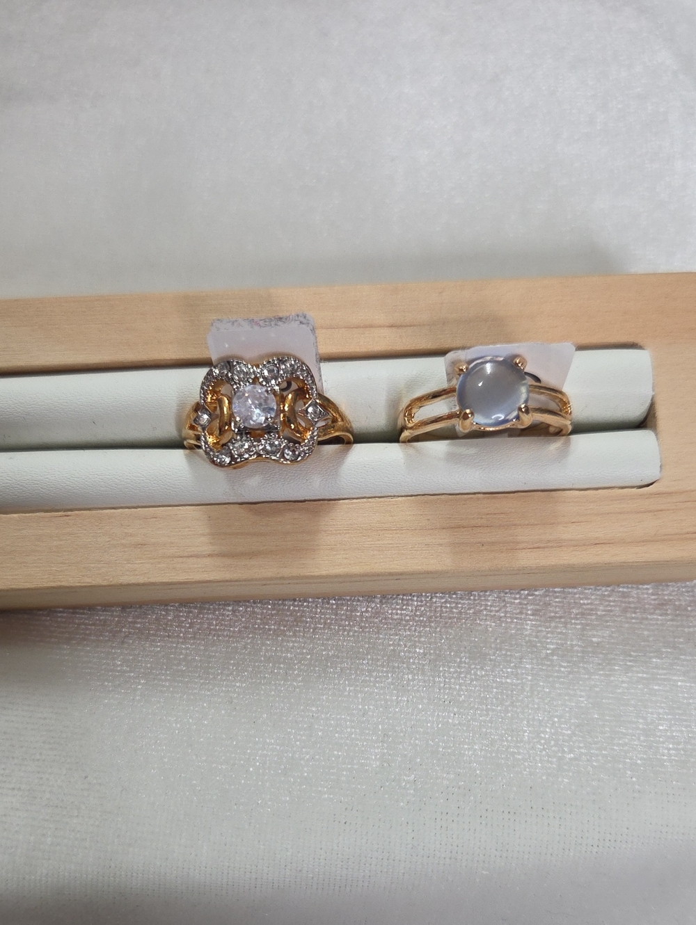 Lot of 2 Fashion Rings Gray Blue Cat Eye Stone Rhinestones Gold Tone Bands Sz 9